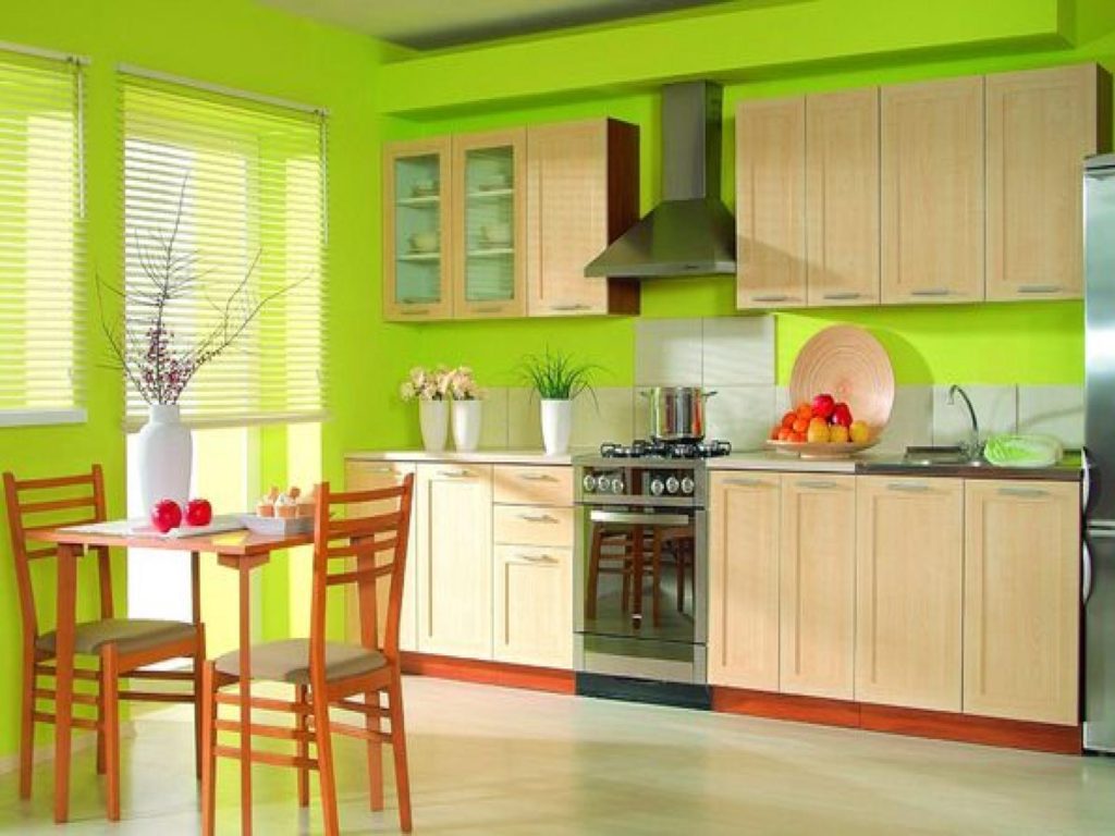 Бежевая кухня зеленый цвет