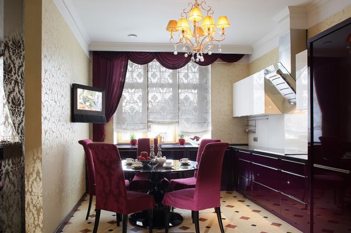 Интерьер кухни в стиле арт деко с гарнитуром цвета баклажан