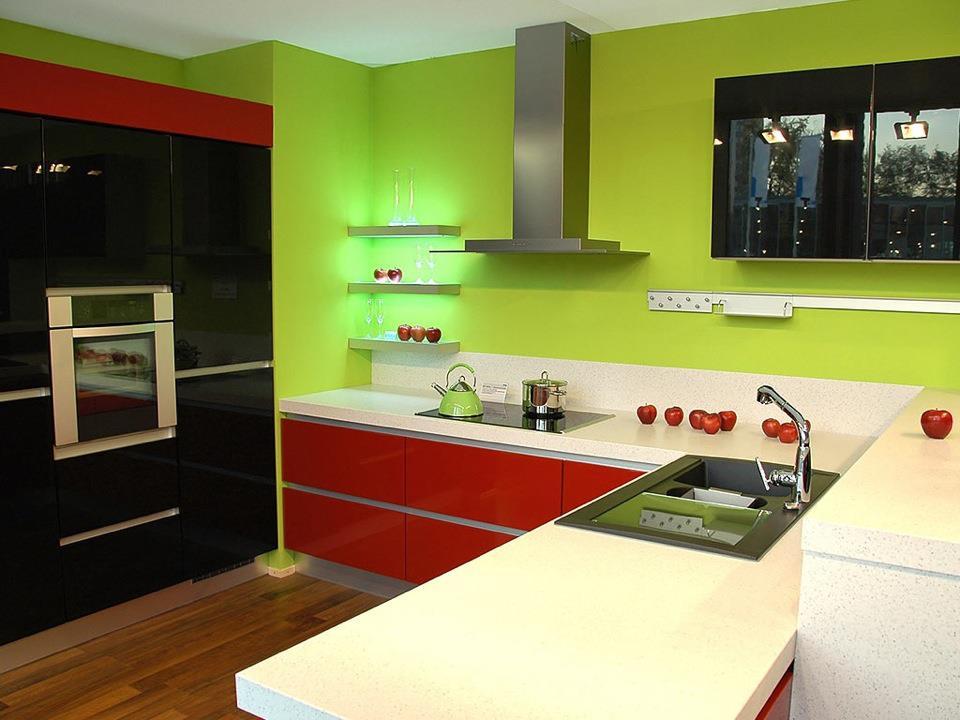 зелено красная кухня