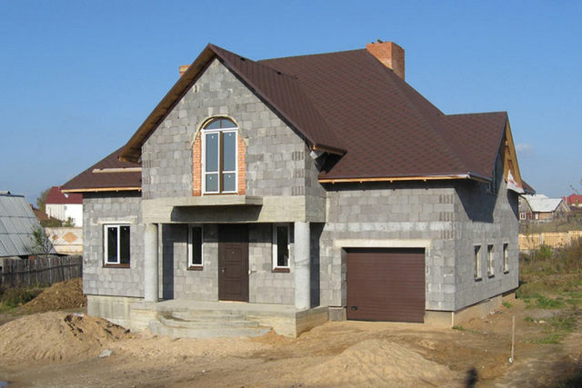 Конструкционно-теплоизоляционные блоки — отличный материал для индивидуального малоэтажного строительства.
